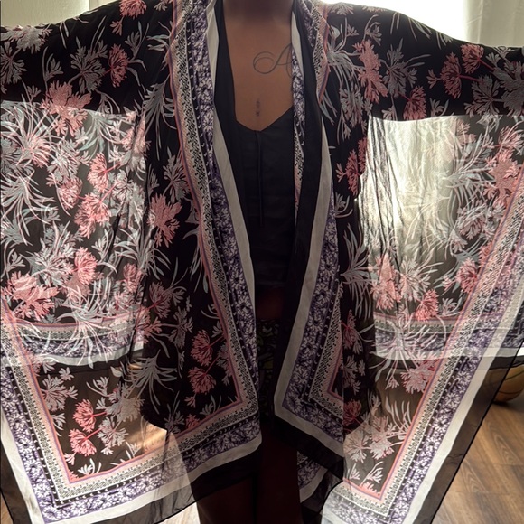 Express Floral Kimono - Picture 1 of 3